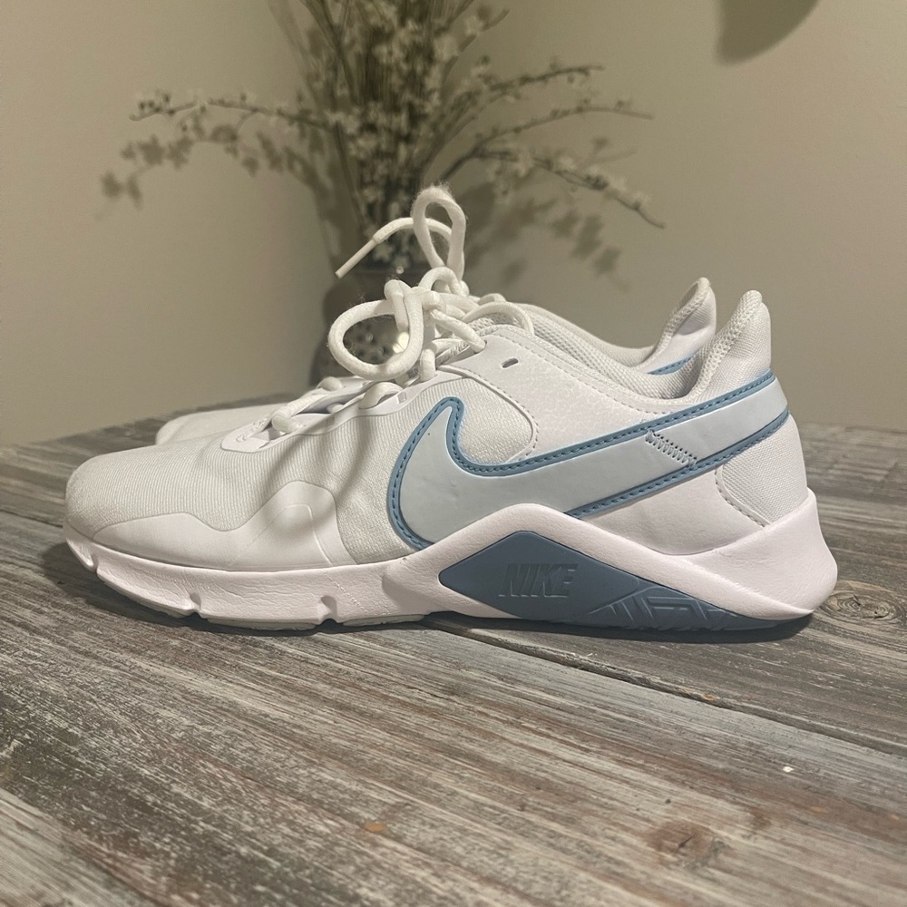 Nike Legend Essential White/Blue Workout Shoes Size 9 Style CQ9545-101 - Picture 3 of 8